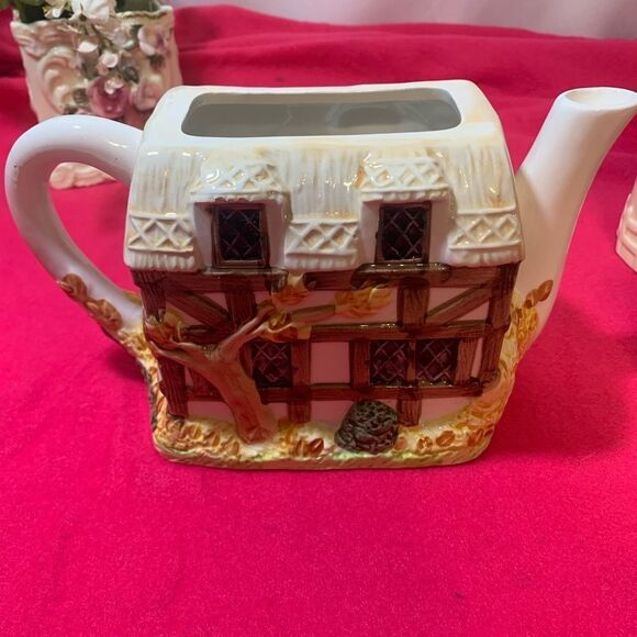 Annie Rowe Teapot -Autumn Cottage-Village with Mugs Set - Picture 4 of 16